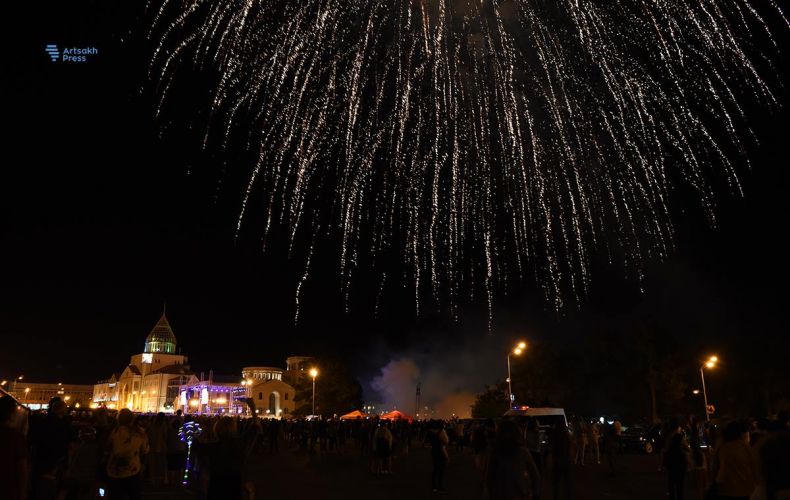 Celebrations dedicated to the 27th anniversary of Artsakh Independence end with firework display
