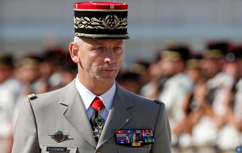 Главнокомандующий французской армии заявил о готовности нанести удары по Сирии
