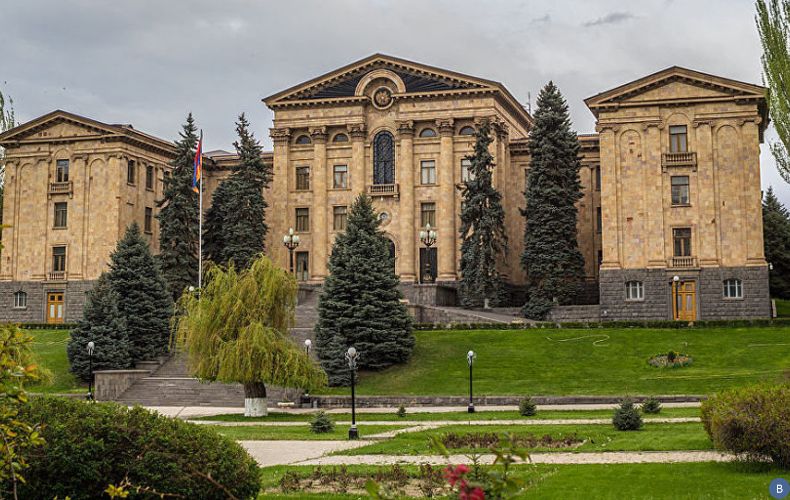 В Ереване проходит внеочередное заседание парламента Армении
