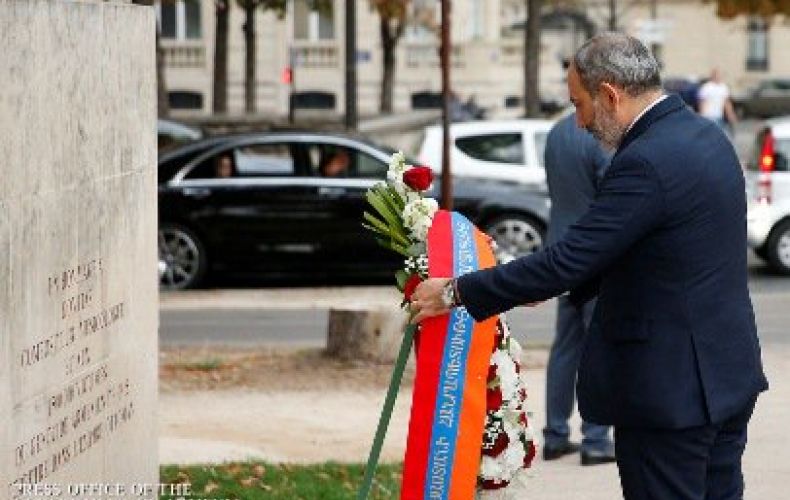 Armenian PM lays wreath at memorial to Komitas in Paris