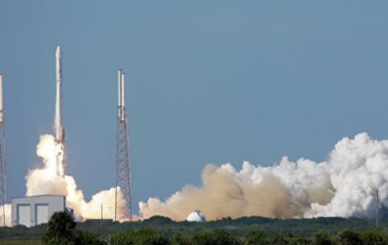 SpaceX-ը որոշել է առաջին զբոսաշրջիկին, ով կուղեւորվի Լուսնի շուրջ թռիչքի
