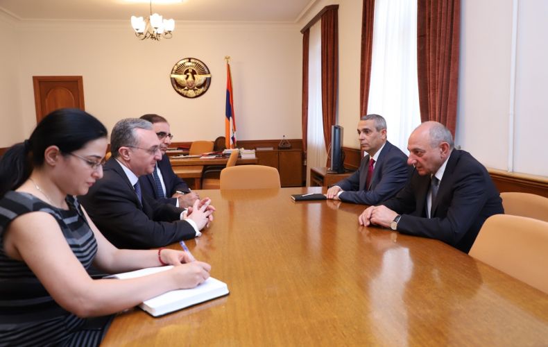 Бако Саакян принял министра иностранных дел Республики Армения Зограба Мнацаканяна