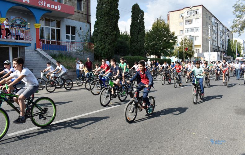 В Степанакерте организован велопробег, посвященный Дню физкультурника