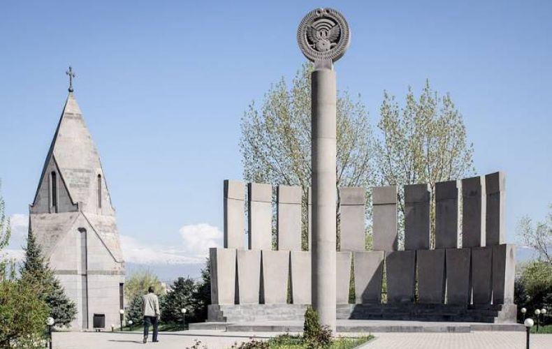 Հայաստանի բարձրագույն ղեկավարությունն անկախության տոնի կապակցությամբ այցելեց «Եռաբլուր»

