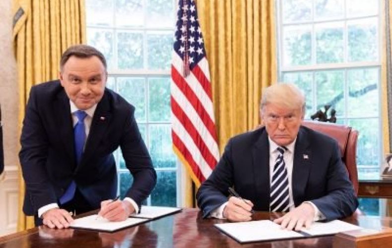 Польский лидер отвергает утверждения о том, что был унижен во время встречи с Трампом
