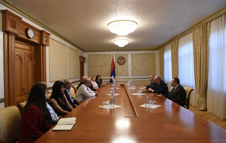 Бако Саакян принял делегацию благотворительного фонда “Туфенкян”
