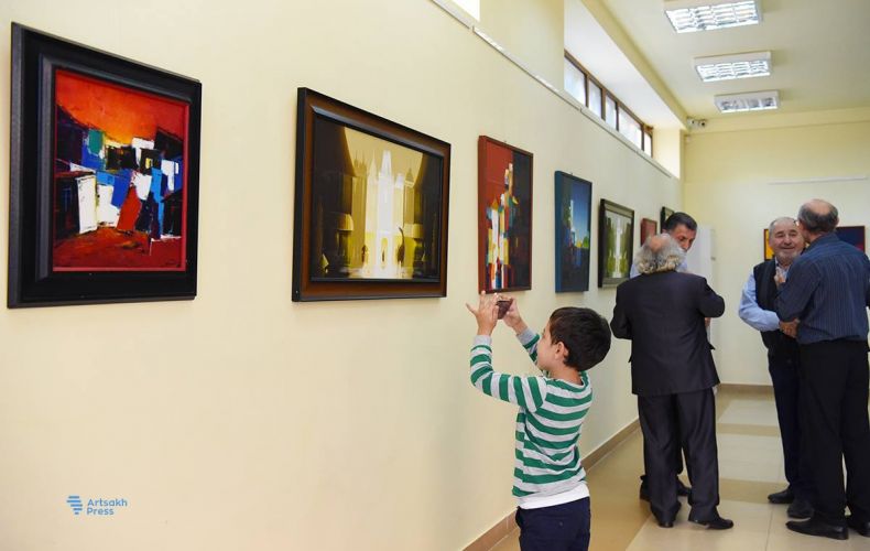В галерее Степанакерта открылась персональная выставка чешского художника Ашота Аракеляна