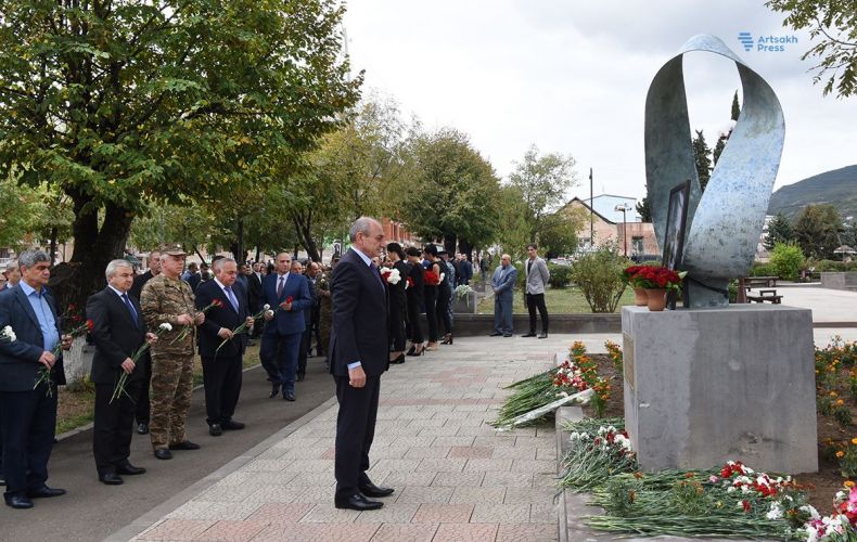 В Степанакерте состоялась церемония, посвященная памяти Шарля Азнавура