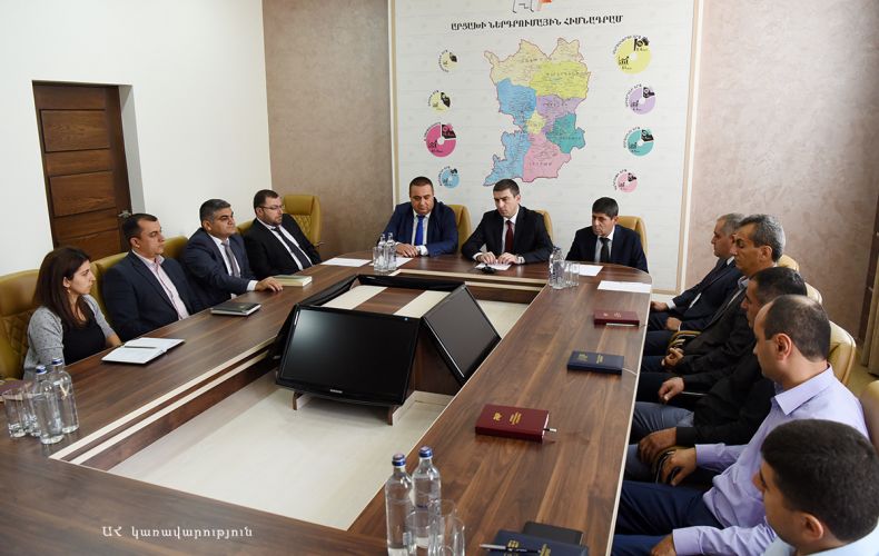 State Minister Grigory Martirosyan presented the newly appointed director of Investment Fund to the staff