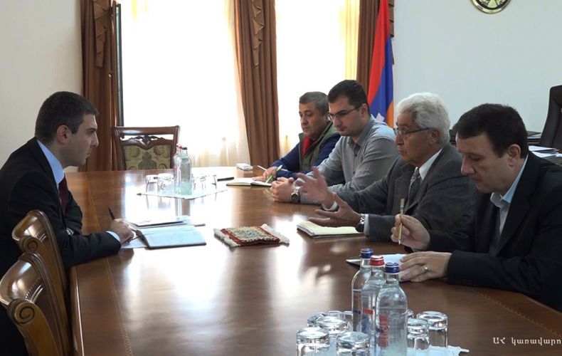 Государственный министр Мартиросян принял делегацию во главе с Арутюном Арменяном