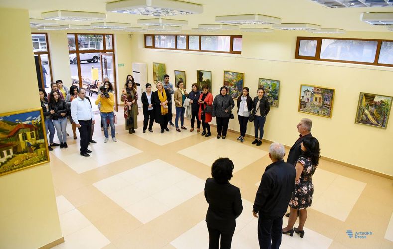 В Степанакерте организована выставка под названием «Цвета Дизака»