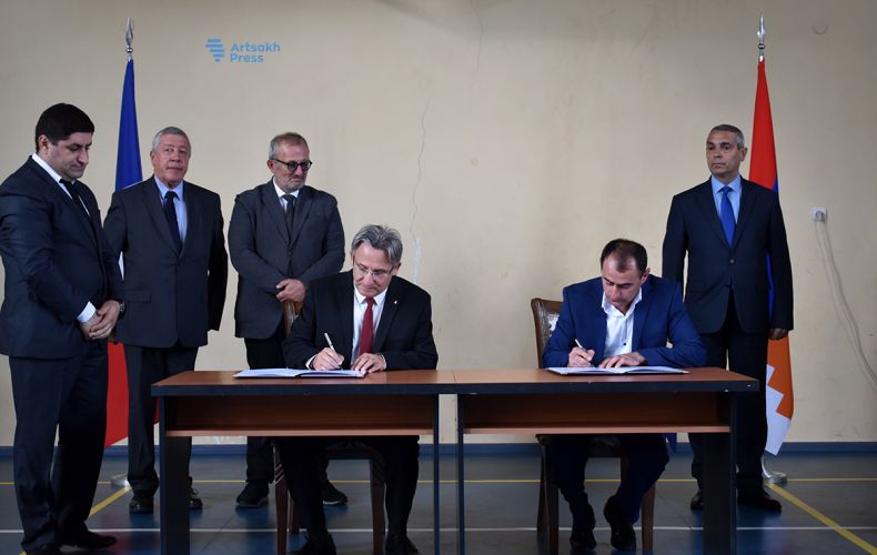 Подписана Декларация о дружбе между общиной Арцаха Шехер и французским городом Арнувиль