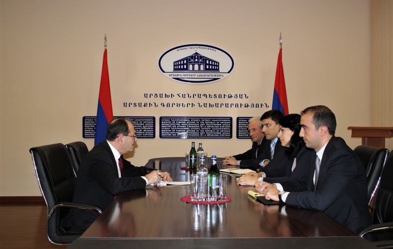 Regular consultations held between FMs of Artsakh and Armenia