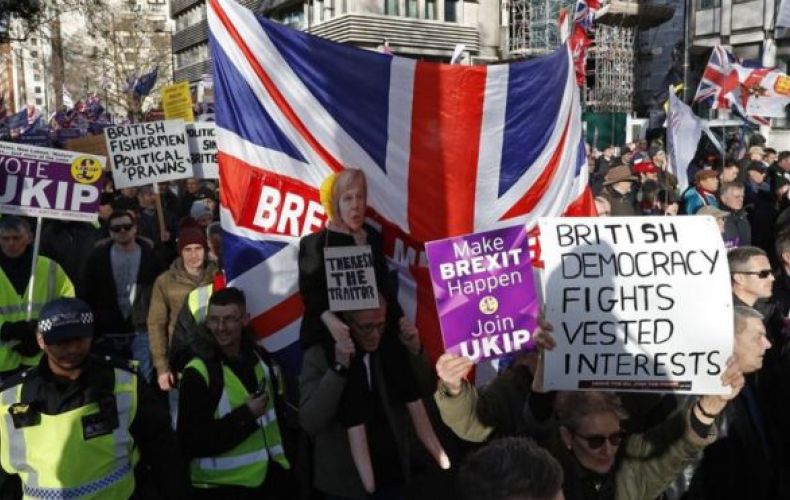 Rival marches in London ahead of Brexit vote