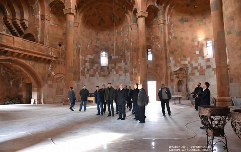 Бако Саакян посетил стройплощадку возводимого в Степанакерте Кафедрального собора Покрова Пресвятой Богоматери