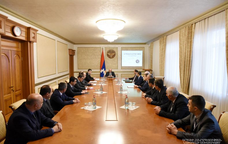 Бако Саакян принял группу сотрудников компании «Арцахэнерго»