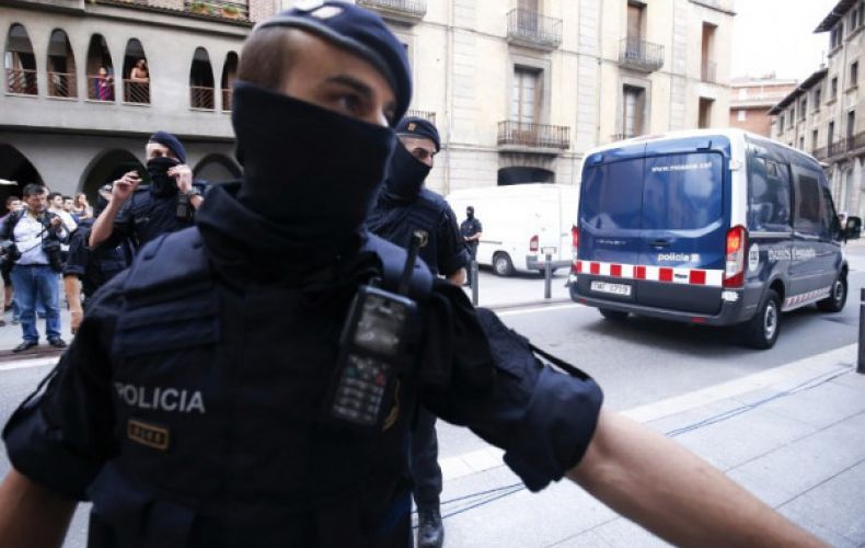 Barcelona police clash with crowd during protests agaisnt cabinet meeting