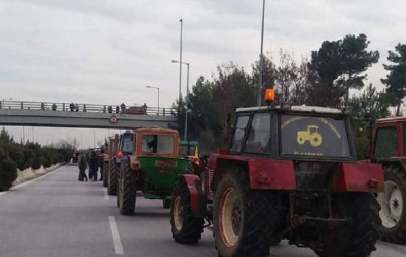 Հունաստանում հարյուրավոր ֆերմերներ փակել են Աթենք-Սալոնիկ ճանապարհը
