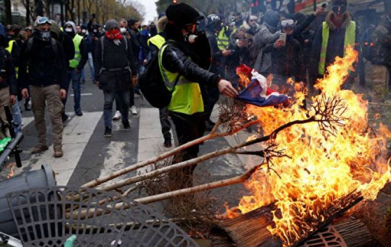 Փարիզում անկարգություններ են սկսվել «դեղին բաճկոնների» բողոքի ցույցի ժամանակ
