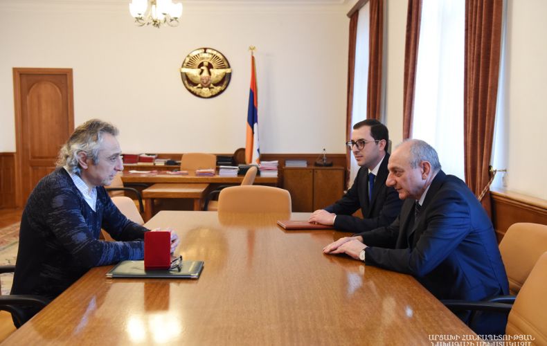 Бако Саакян принял члена Союза армянских врачей Франции Жана-Мишеля Экеряна