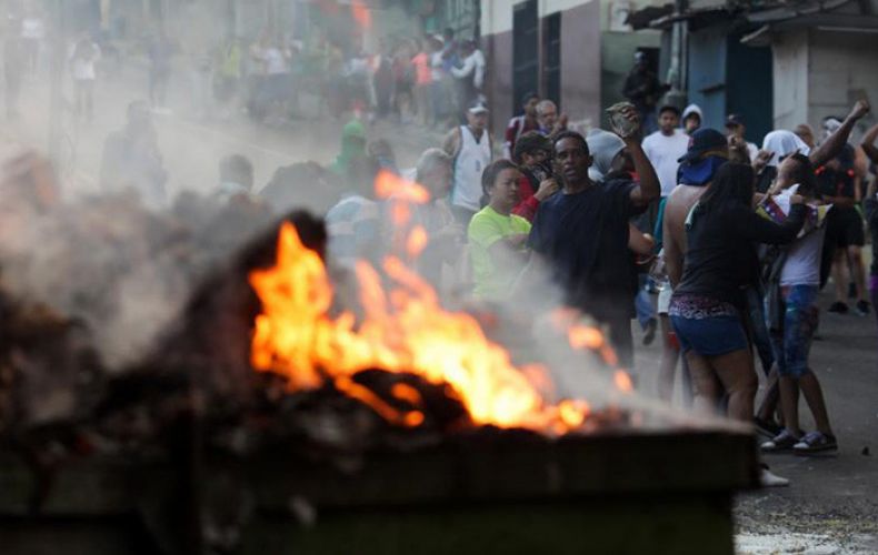 Վենեսուելայում ցուցարարները վառեցին Չավեսի արձանը