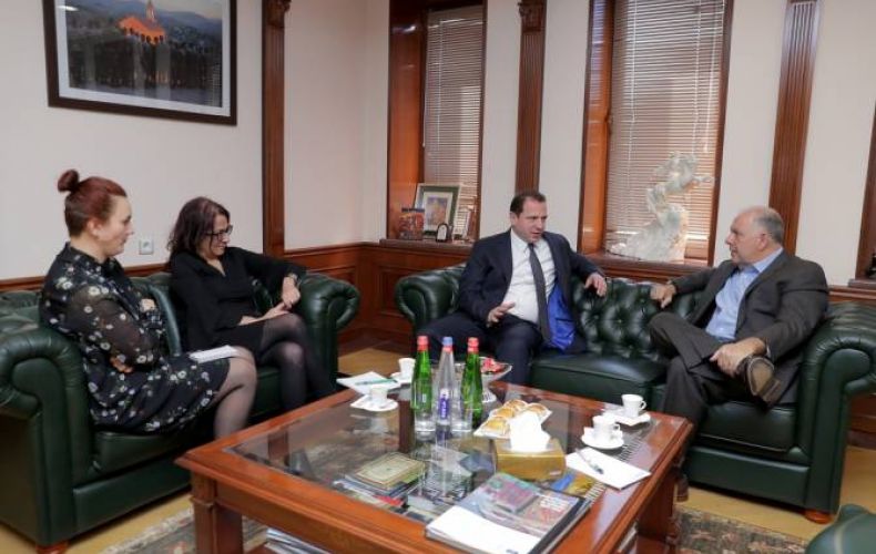 Defense minister, representatives of Armenian Assembly of America discuss mutual partnership