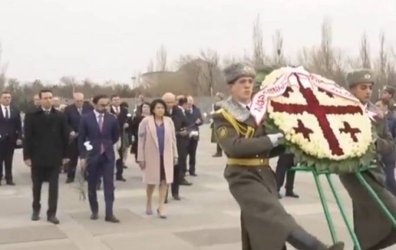 Visiting President of Georgia pays homage to Armenian Genocide victims at Yerevan memorial
