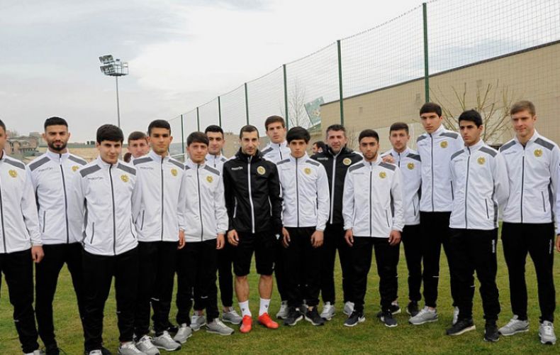 Մխիթարյանը հանդիպել է Հայաստանի Մ19 հավաքականի ֆուտբոլիստների հետ