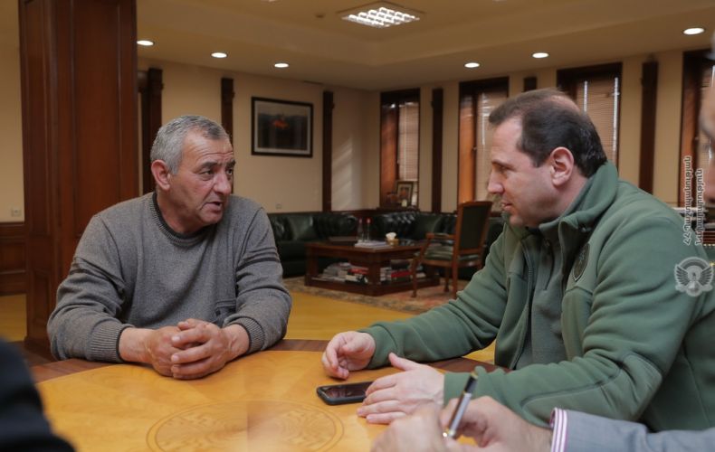 Դավիթ Տոնոյանն ընդունել է Ադրբեջանում 20 տարվա ազատազրկման դատապարտված Կարեն Ղազարյանի հորը
