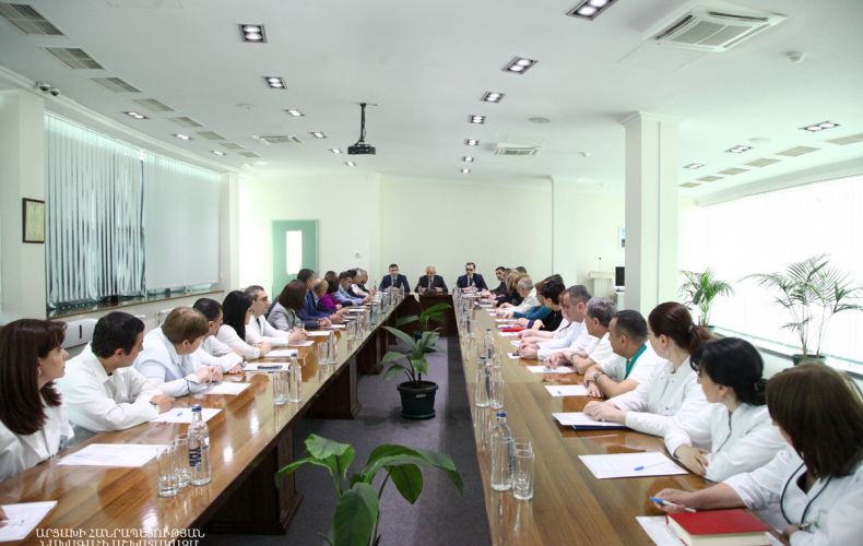 Bako Sahakyan holds enlarged consultation with healthcare sector representatives