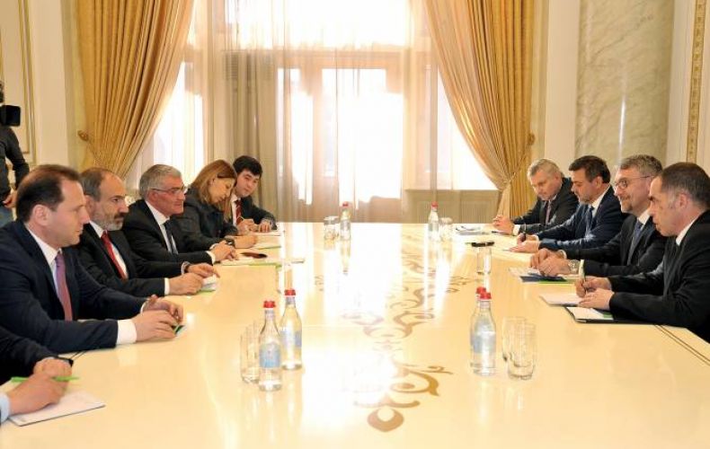 ՀՀ վարչապետը և Չեխիայի պաշտպանության նախարարը քննարկել են ոլորտում համագործակցության հարցեր