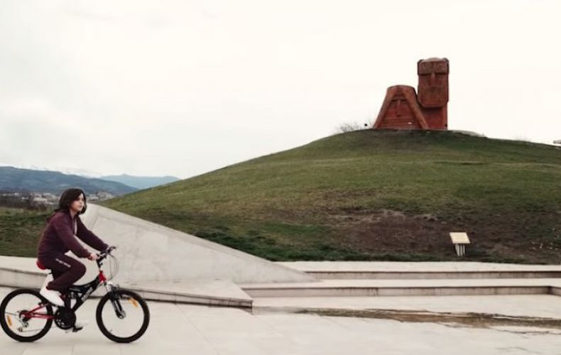 “Little Karabakhi”: Misha presents Artsakh landmarks on Russian Channel One