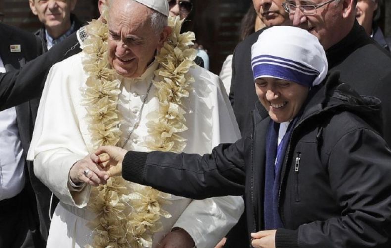 Pope Francis Prays at Mother Teresa's Memorial