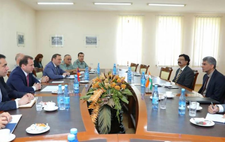 Armenia’s defense minister receives Indian delegation