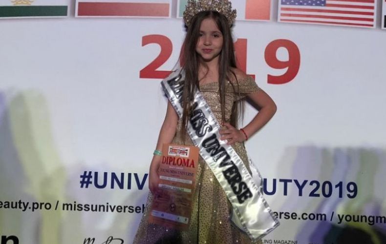 Семилетняя девочка из Армавира получила титул «Мини-мисс Вселенная — 2019»