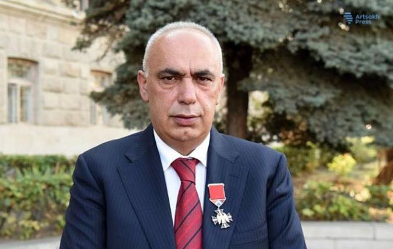 Бако Саакян освободил Артура Агабекяна от должности советника президента