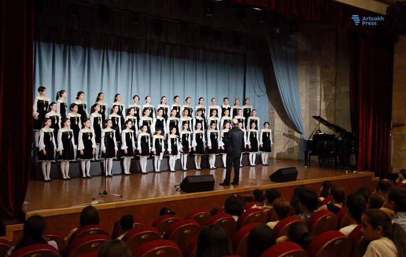 Ստեփանակերտում    կայացել  է  աշխարհի լավագույն  երգչախմբերից մեկը  ճանաչված   «Հայաստանի  փոքրիկ  երգիչներ»-ի  համերգը

