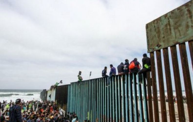 На границе США и Мексики наблюдается рекордное количество африканских беженцев
