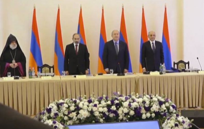 Ежегодное собрание Совета попечителей Всеармянского фонда “Айастан” началось с минуты молчания