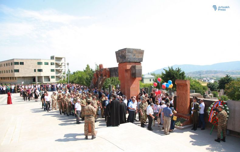 Ստեփանակերտում նշվել է հայրենիքի համար նահատակվածների և անհայտ կորած ազատամարտիկների հիշատակի օրը (լուսանկարներ)

