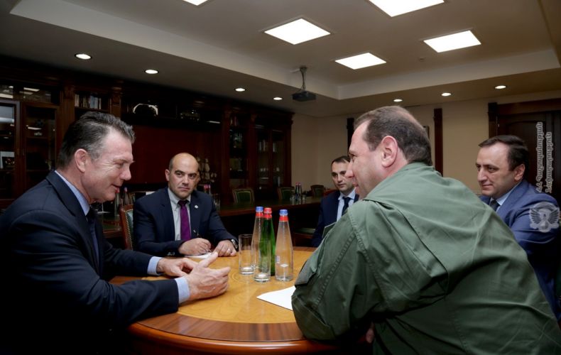 Давид Тоноян принял командующего штаба специальных операций НАТО