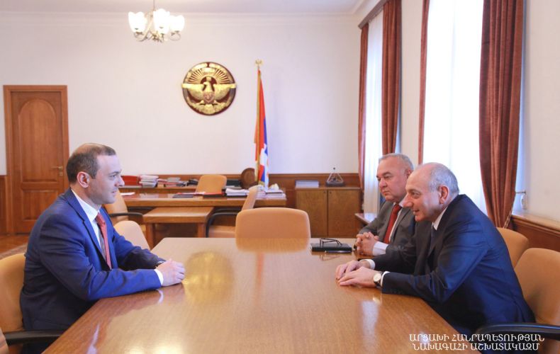 Президент Арцаха Бако Саакян провел встречу с секретарем Совета безопасности Армении Арменом Григоряном