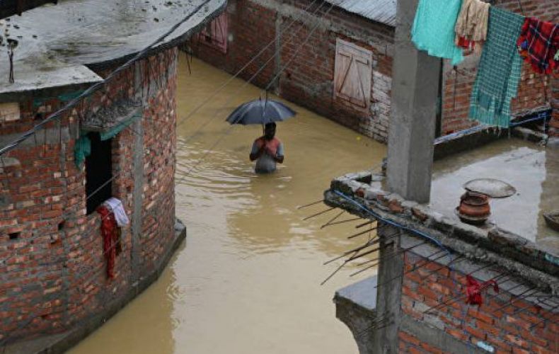 СМИ: более 5 млн человек оказались в зоне наводнения на северо-востоке Индии

