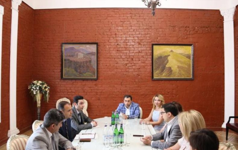 Заре Синанян посетил центральный офис Союза армян России