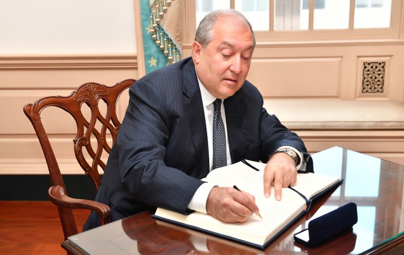 Президент Армен Саркисян подписал ряд законов, принятых Национальным собранием

 
