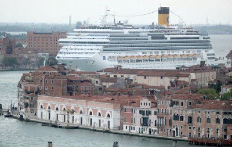 Cruise ships banned from entering Venice historic center