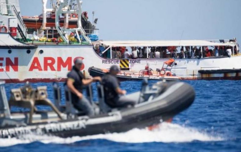 Власти Испании предложили судну Open Arms с мигрантами зайти в ближайший порт страны