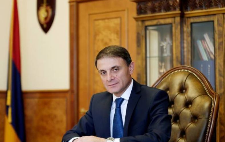 Пашинян Армену Саркисяну представил предложение об увольнении Валерия Осипяна
