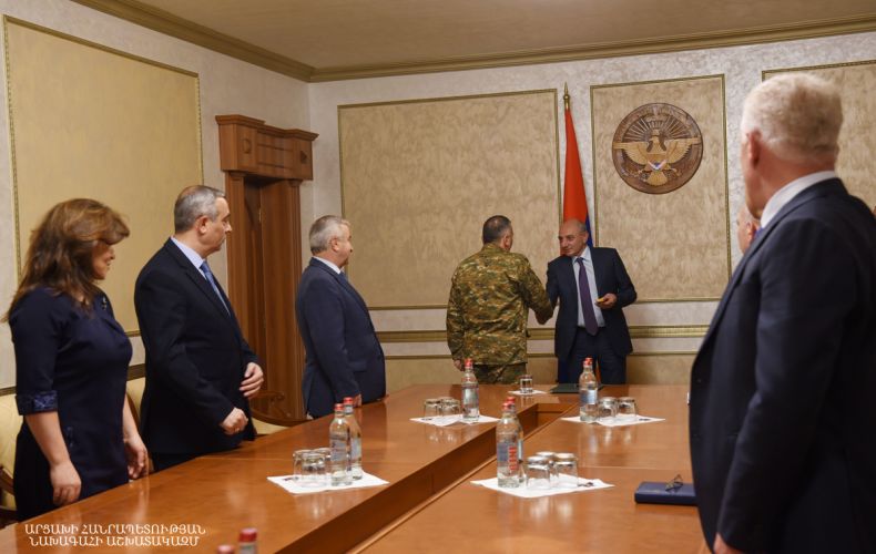 Artsakh’s Defense Army Commander bestowed with military rank of lieutenant-general