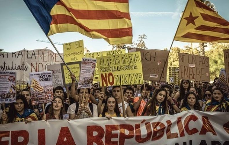 Сторонники независимости Каталонии заблокировали дорогу на границе с Францией